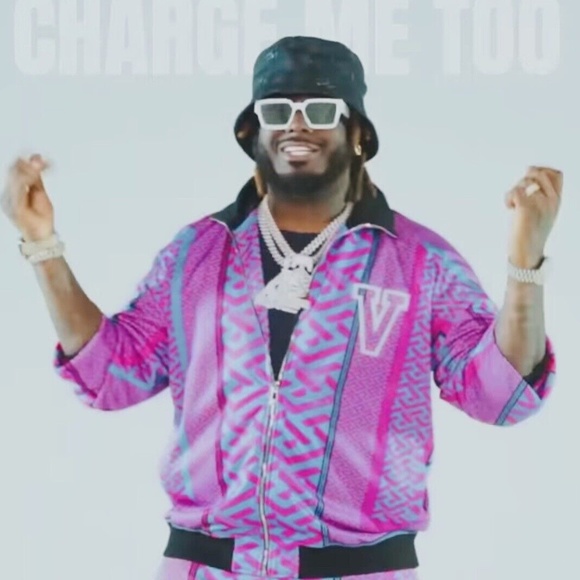 FULL LOOK - SHOP THE LOOK VERSACE FULL LOOK La Greca V Jacket and Pants - Picture 14 of 14